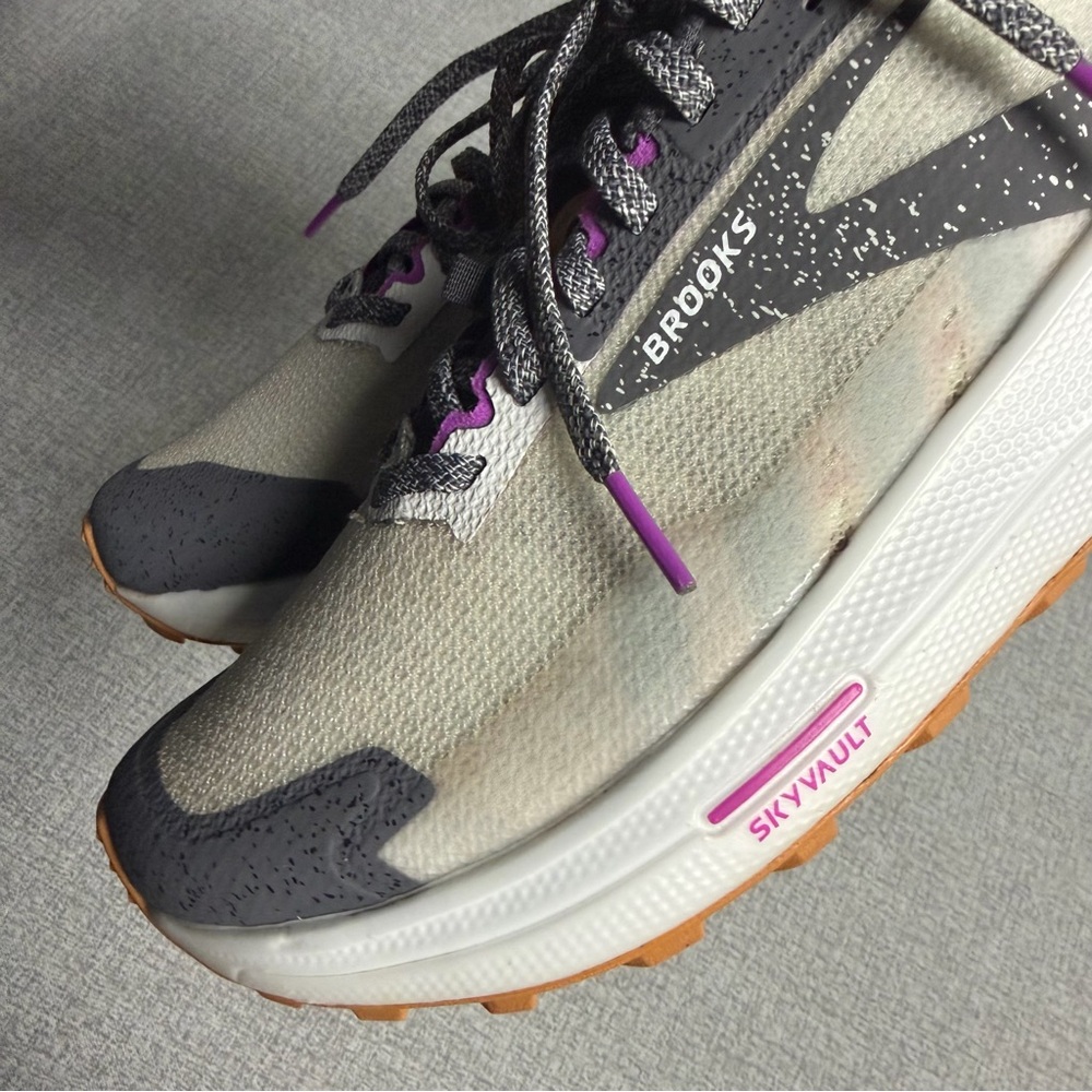 Brooks Women's Catamount 2 Trail Running Shoe - Picture 10 of 14